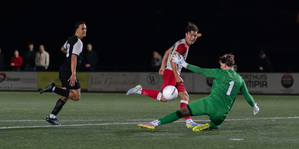 Rood Wit wint met wat geluk de Veldhovense derby