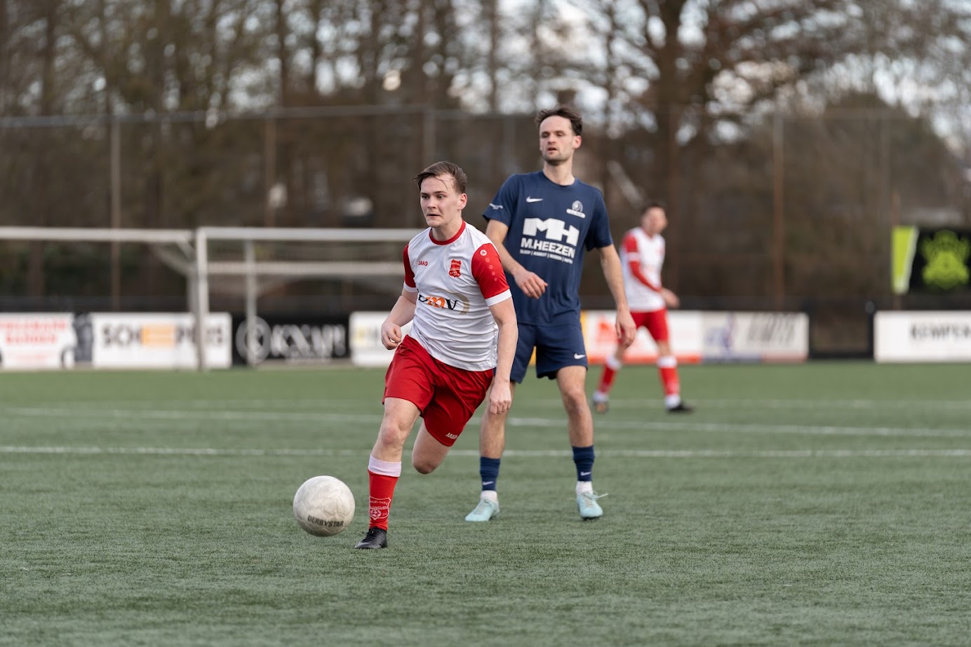 In de eerste en laatste minuut bepaalt vv Acht de wedstrijd